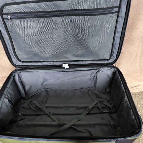 High Sierra Green & Black Luggage - 15" Carry-on & 28" Suitcase - Picture 5 of 11